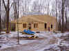 Trusses_up_fron_south_end.JPG (117342 bytes)