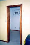kk_bedroom_walk_in_closet_2.jpg (83043 bytes)