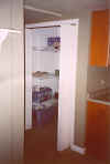 rib_mt_-_basment_remodel_closet_oppen.jpg (82315 bytes)